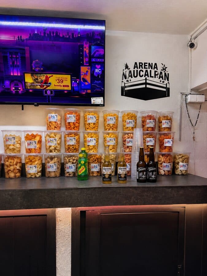 Zona de tienda y antojitos en Arena Naucalpan